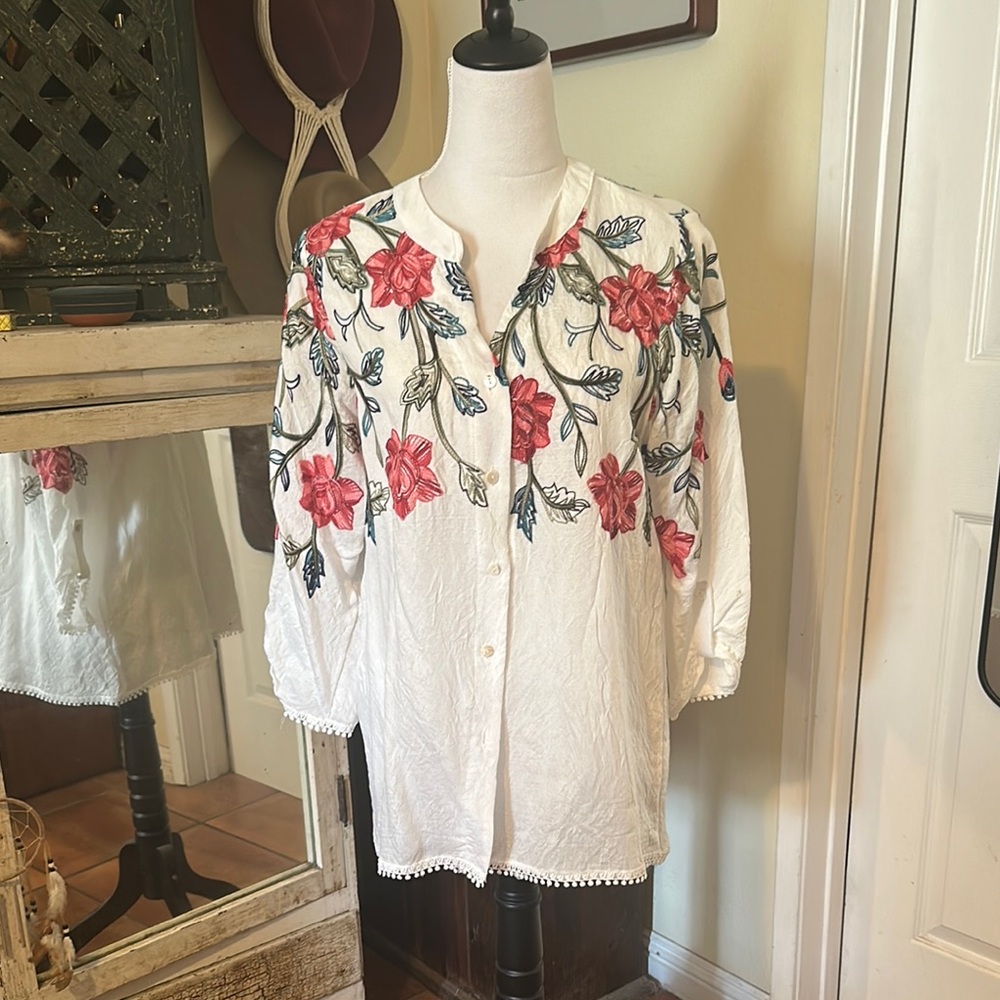 Cream 3/4 Sleeve Buttoned Blouse with Mandarin Collar